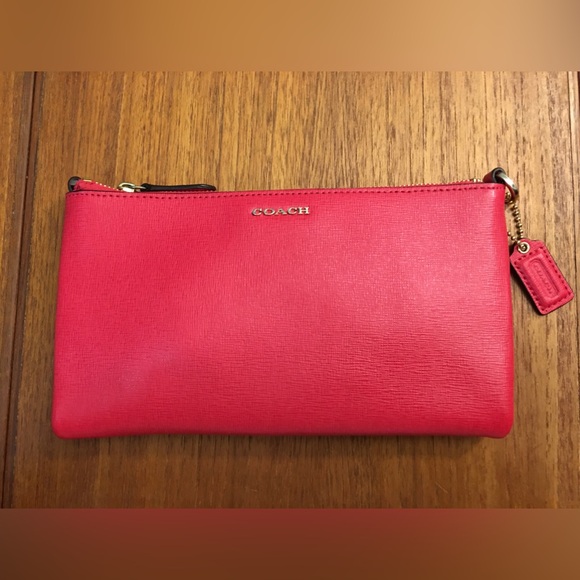 NWOT COACH Hot Pink Leather Handbag w/Buckle Chain Adjustable Strap. Zip closure - Picture 11 of 14